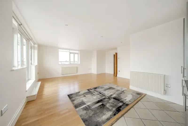 Flat For Sale , London, England