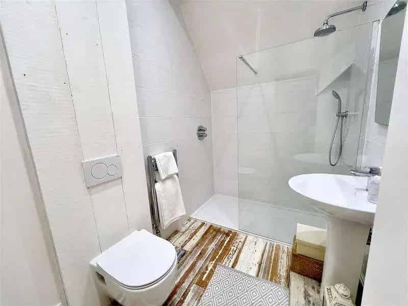 2 Bed Flat for Sale in Old Bowdon