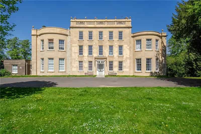 10 Bedroom Detached House for Sale