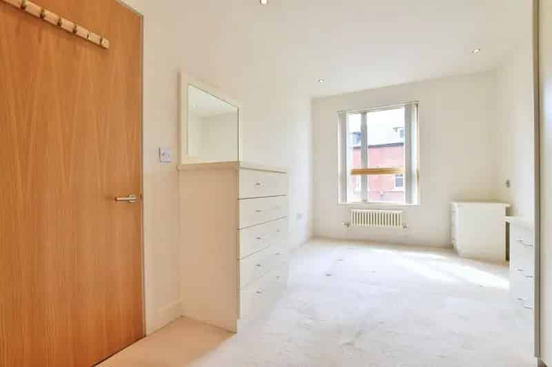 2 Bedroom Flat to Rent Wilmslow Cheshire SK9 Available August