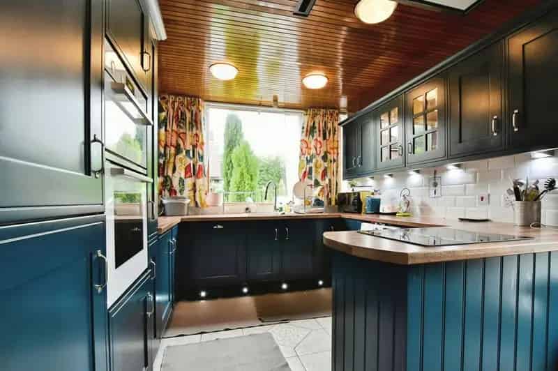 4 Bedroom Detached House for Sale in Sale Greater Manchester