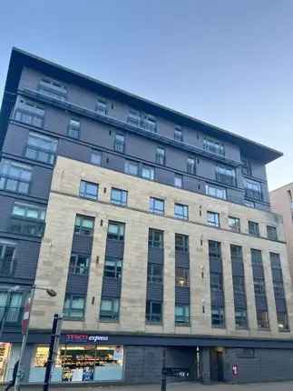 Flat to rent in Kent Road, Glasgow G3