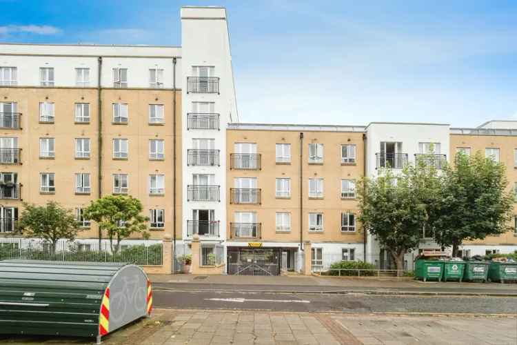 2-Bed 2-Bath Apartment Stratford Balcony Parking Long Lease