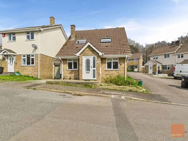 3 Bedroom Link Detached House for Sale in Probus