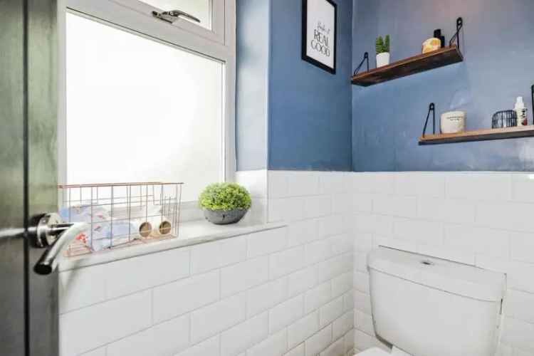 4 Bed End Terrace House For Sale Near Amenities