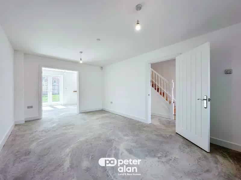 4 Bedroom Detached House in Cwm Heulwen