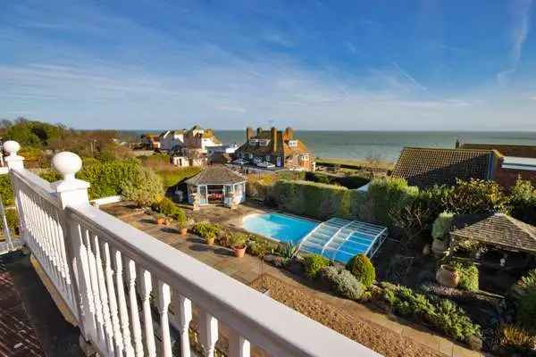 North Foreland Avenue, Broadstairs, Kent, CT10 3QT | Property for sale | Savills