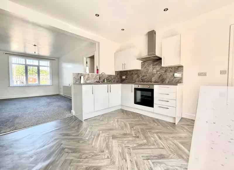 2 bedroom Flat
 To Let