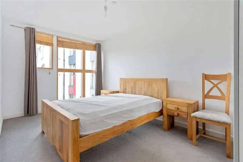 2 Bed Flat for Sale near Tooting Broadway