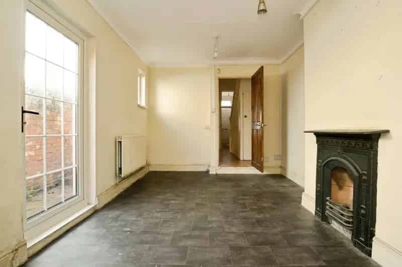 3 Bedroom Terraced House Near Canton High Street