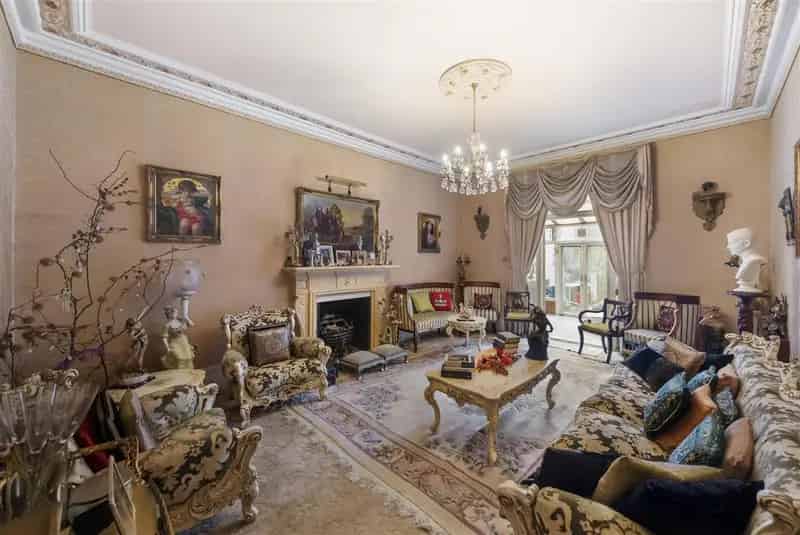 7 Bedroom Detached House for Sale London