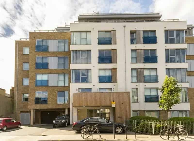 Spacious One Bedroom Apartment near Hammersmith Station