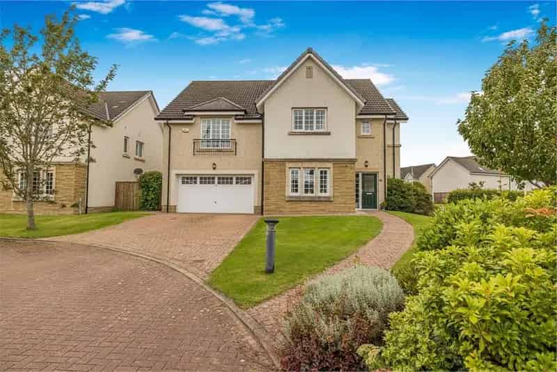 5 Bed House - Detached with 2 Reception Rooms