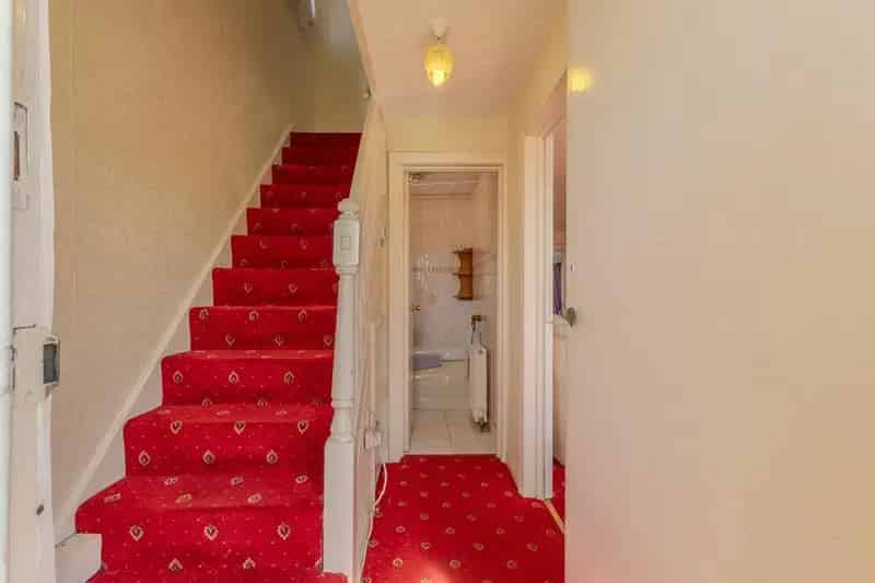 3 Bedroom Semi-Detached House for Sale in Bishopbriggs