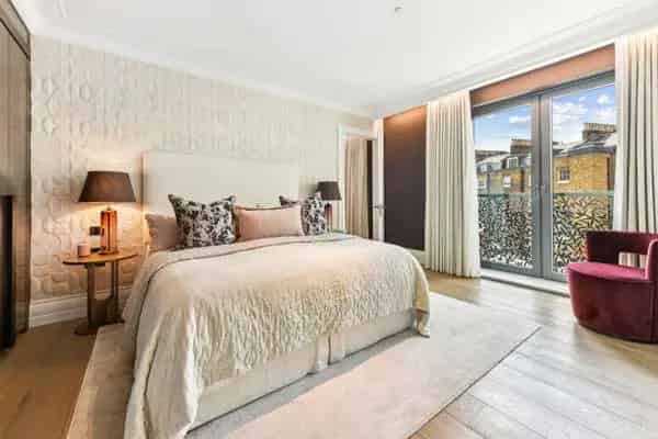 Regents Crescent Luxury 2-Bed Apartment with Stunning Views