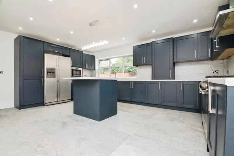 Stunning 4-Bed Detached Family Home West Bromwich