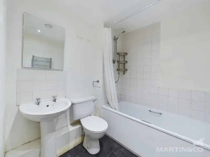 2 Bedroom Flat for Sale Barnham Village
