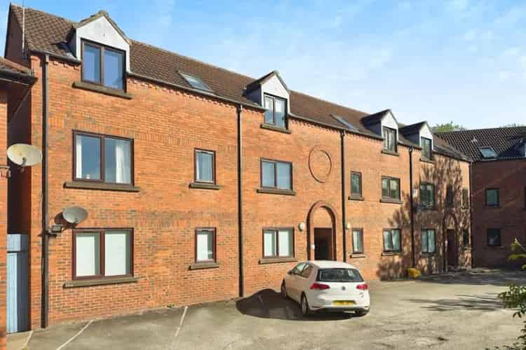 City Centre Flat 2 Double Bedrooms Parking Modern