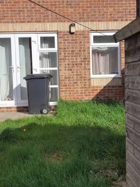 3 Bedroom House with Garden Shed and Parking