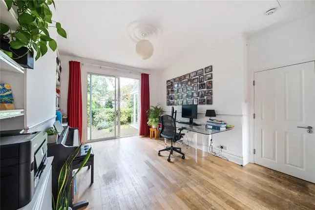 4 Bedroom Edwardian House for Sale in Coldfall Avenue