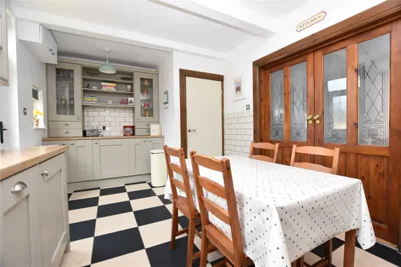 Three Bedroom End Terrace House in Woodkirk