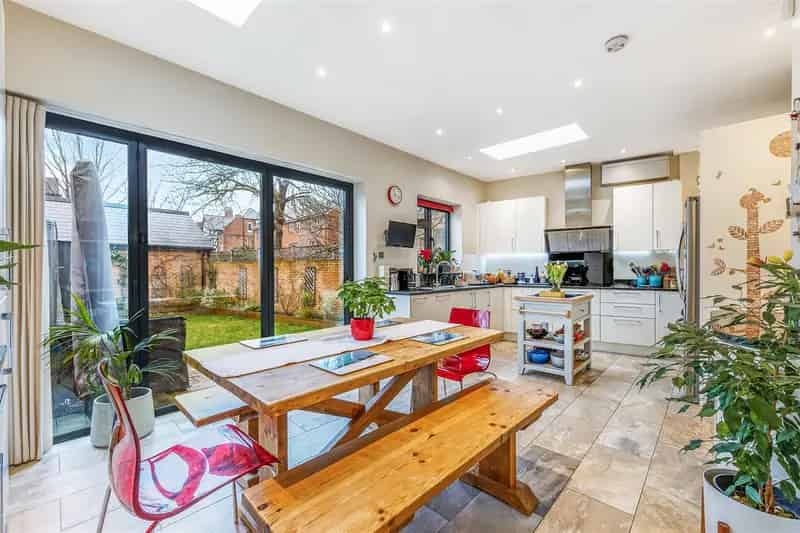 5 Bedroom End of Terrace House for Rent in Acton