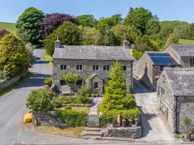 4 Bedroom Grade II Listed Farmhouse Aughton Old Hall