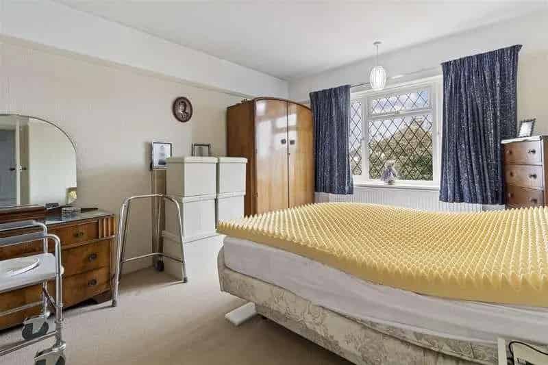 3 Bed House for Sale South Facing Garden Off Road Parking Garage