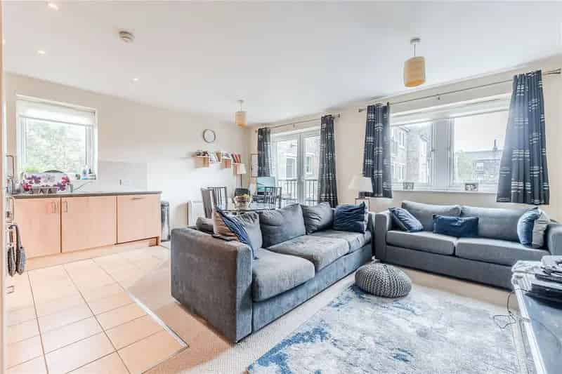 Modern 2-Bed Apartment in Horsforth Town Centre