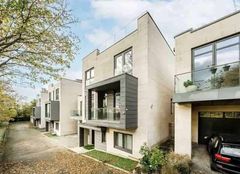 5 Bedroom 4 Bathroom Detached Family Home Luxury Living