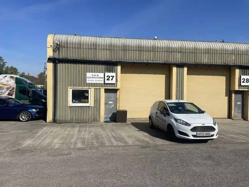 Industrial Unit to Let - 47.38 sq m Warehouse, Mezzanine, Parking