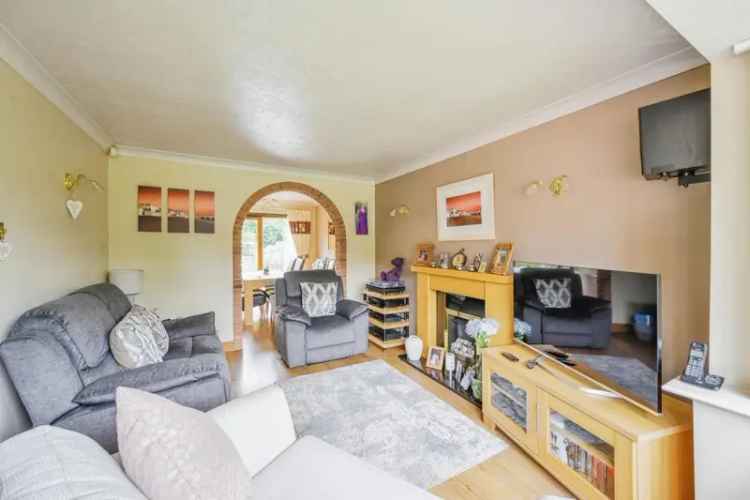 3 Bedroom Detached House For Sale in Wilnecote