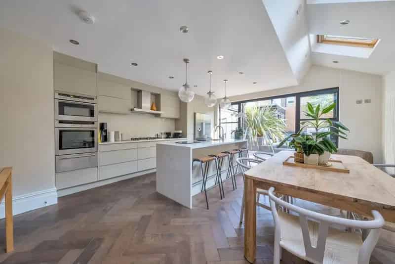 5 Bedroom Family Home Victorian Features Hot Tub