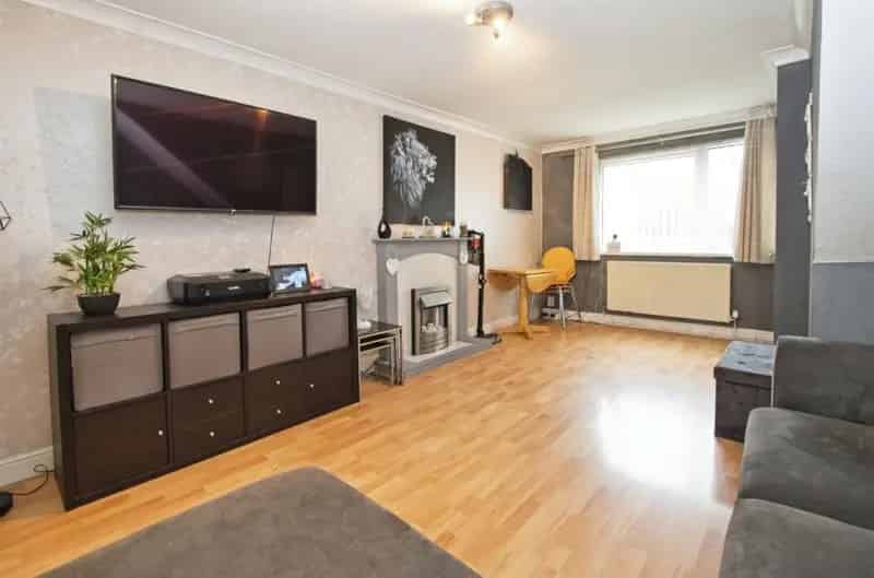 2 Bedroom End Terrace House Near Transport Links