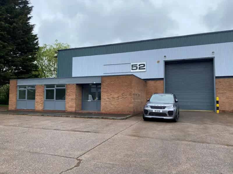 Industrial Warehouse Unit To Let - Refurbished - 4522 Sq Ft