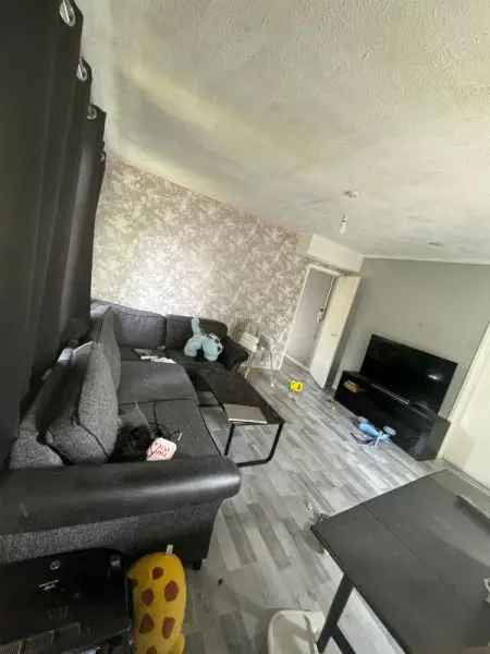 Flat For Rent in Salford, England