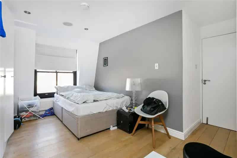 2 Bedroom Flat Shoreditch London Top Floor Apartment Chain Free