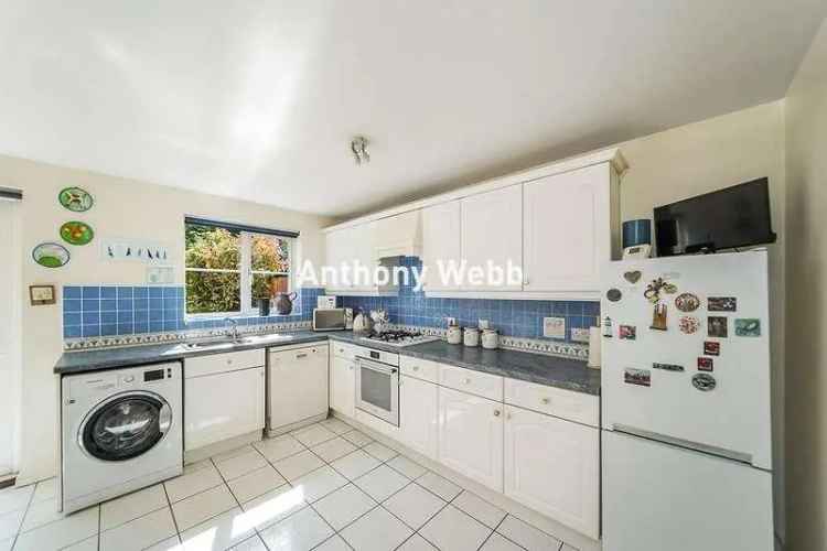 3 Bed Townhouse for Sale Near Palmers Green and Bounds Green