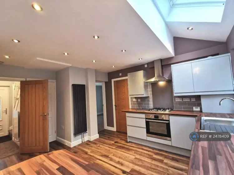 4 Bedroom Detached House Near City Centre
