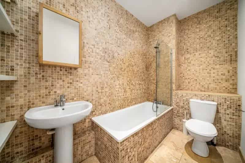 1 Bedroom Garden Flat for Sale in South London