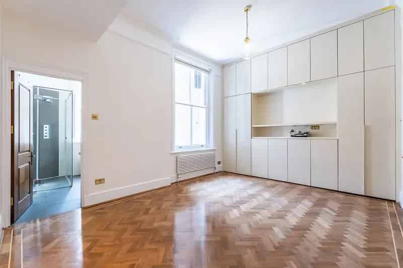 3 Bedroom Flat for Sale in Kensington