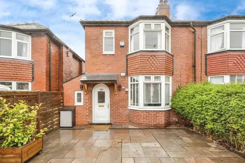 3 Bedroom Semi-Detached House For Sale Near Great Schools