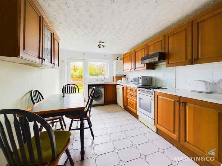 Bungalow For Sale in Bebington, England