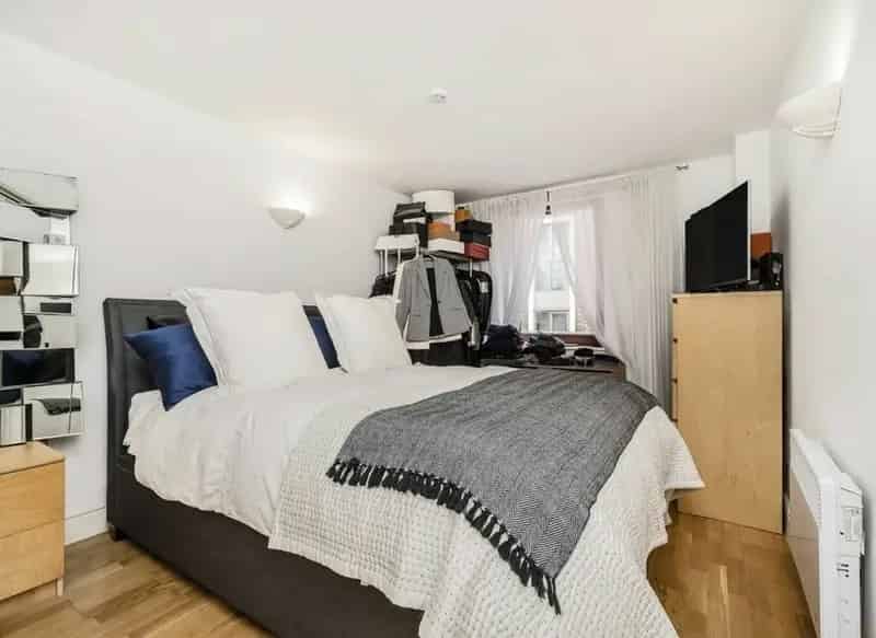 Large 1 Bedroom Apartment with Modern Feel and 24 Hour Concierge