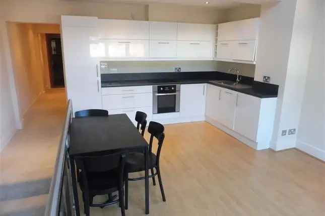 Flat to rent in Cathedral Road, Pontcanna, Cardiff CF11