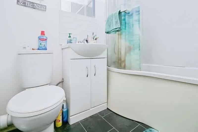 2 Bed Flat for Sale Near Amenities and M4 Corridor
