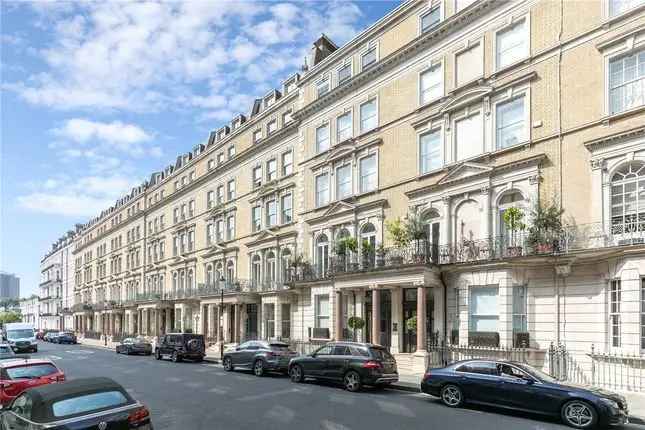 Flat for sale in De Vere Gardens, London W8