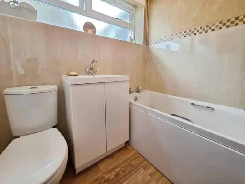 2 Bed Detached Bungalow for Sale in Chalford Hill
