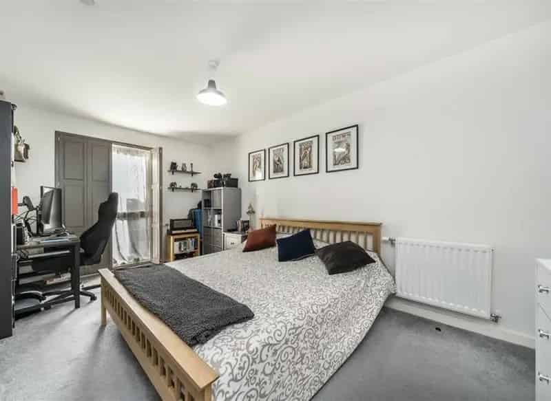 Greenwich 2-Bedroom Apartment Near DLR Station