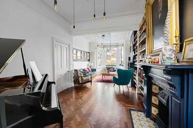 6 Bedroom Victorian House for Sale in North Kensington